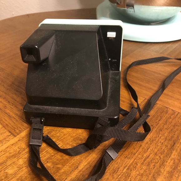 Turquoise one step Polaroid camera - Picture 2 of 2
